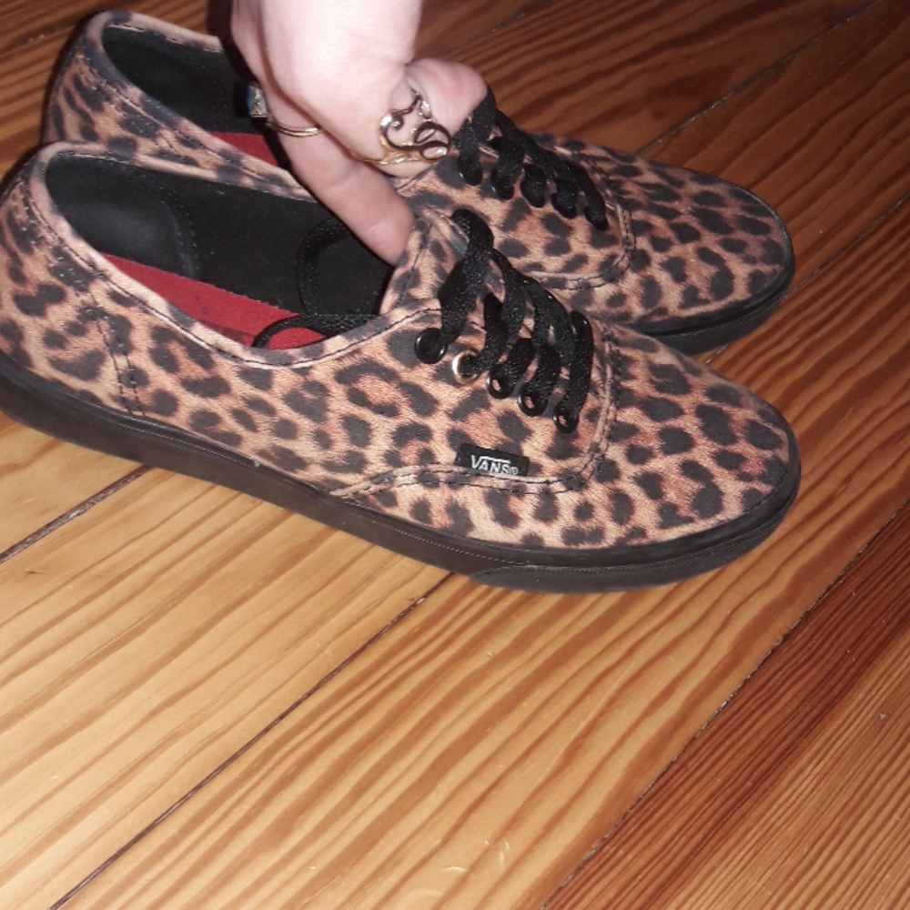 Van's - Picture 2 of 2